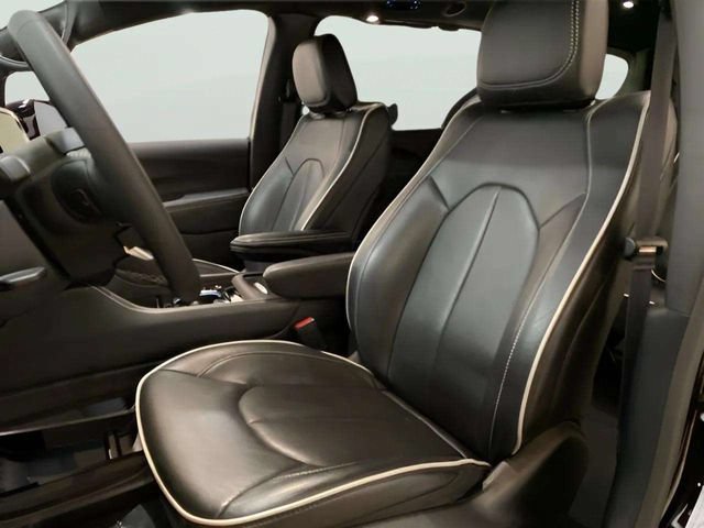 Used 2026 Chrysler Pacifica Limited FWD image 65