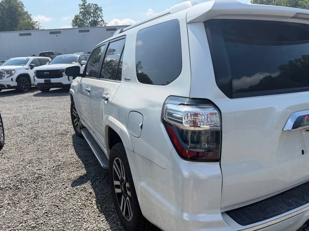 Used 2017 Toyota 4Runner Limited AWD/4WD image 4