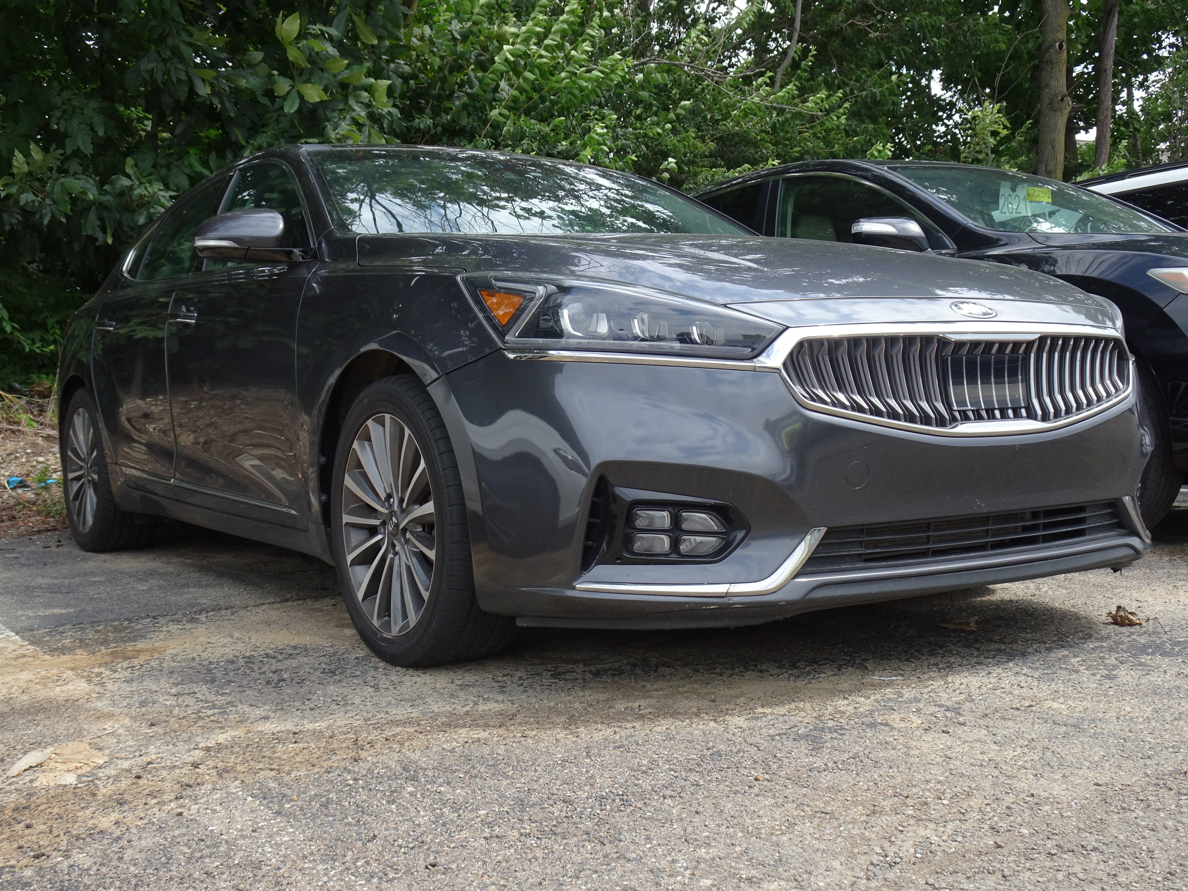 Used 2017 Kia Cadenza Technology FWD image 1