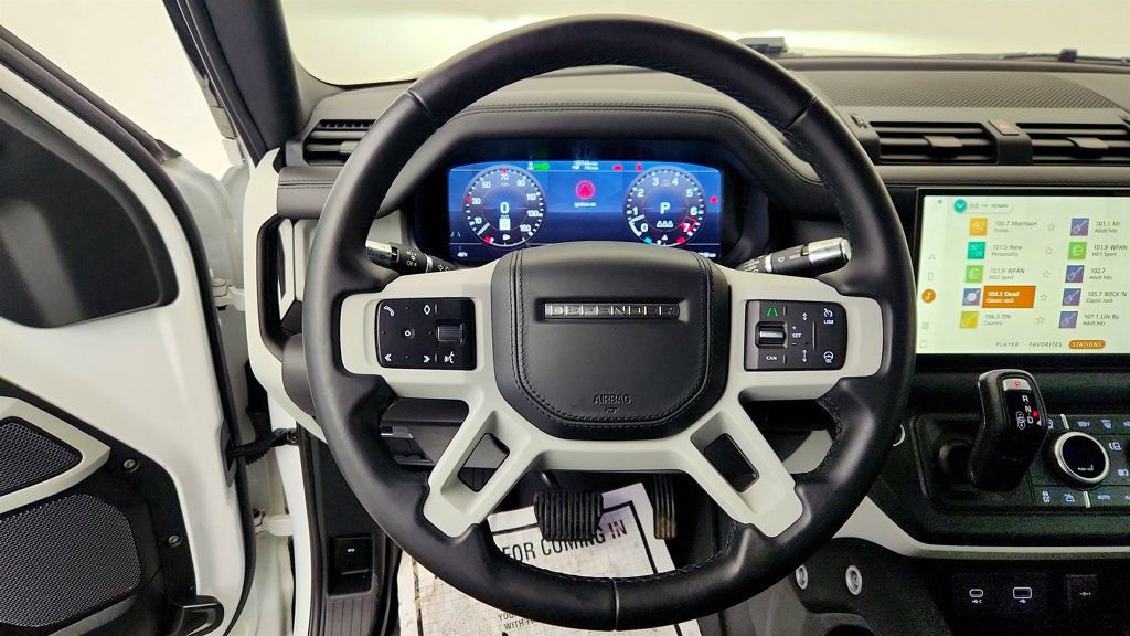 Used 2022 Land Rover Defender 90 X-Dynamic HSE AWD/4WD image 14