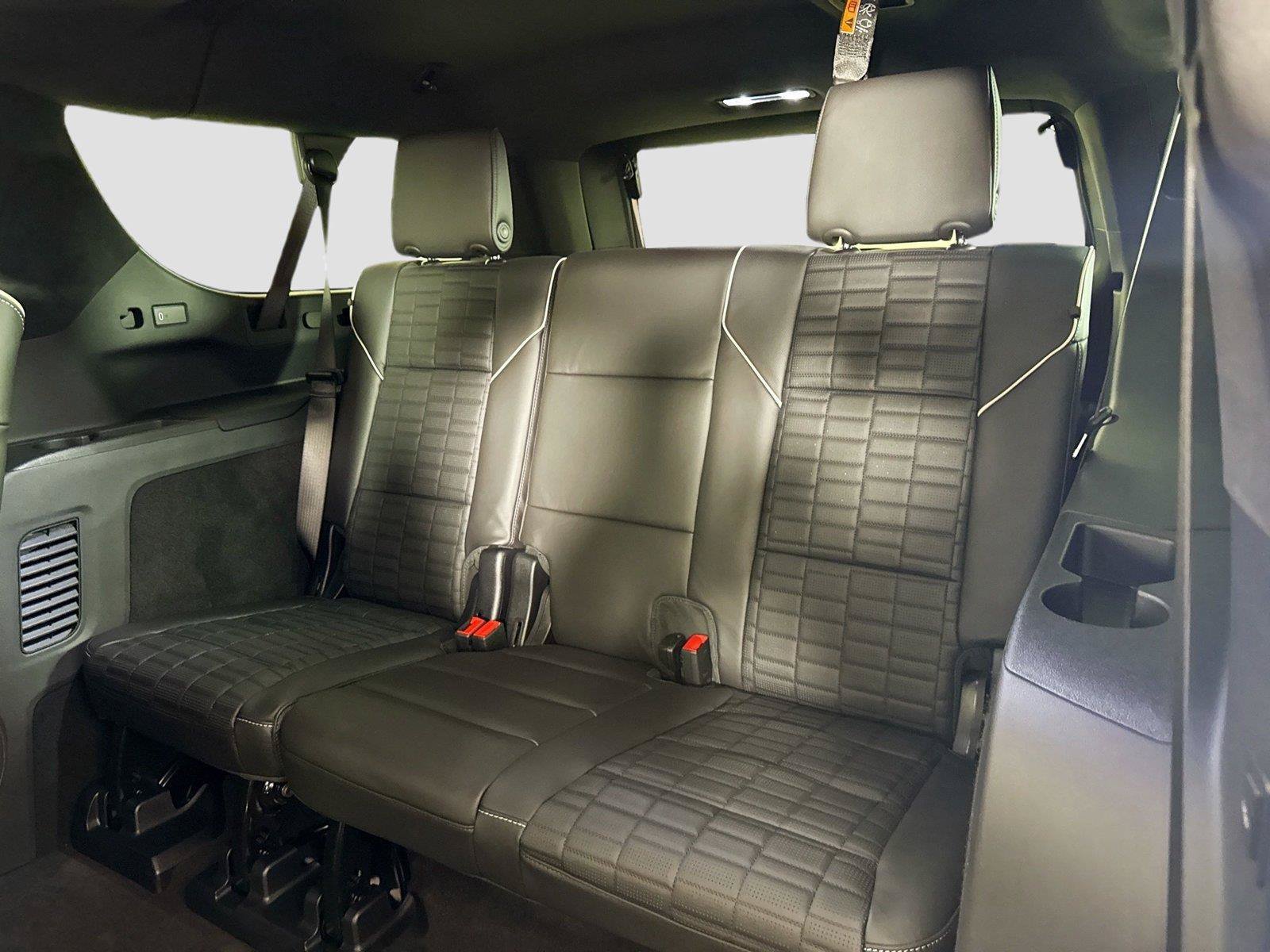 Used 2025 Cadillac Escalade ESV V w/ LPO, ONYX Package AWD/4WD image 29