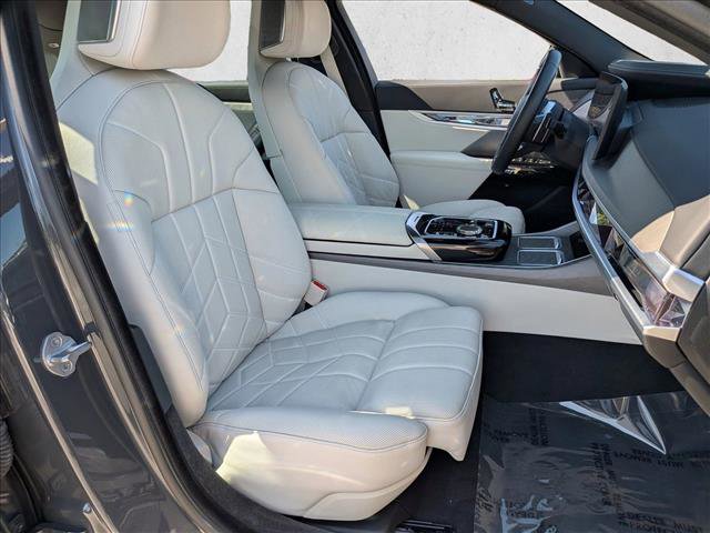Certified 2023 BMW 760i xDrive AWD/4WD image 22