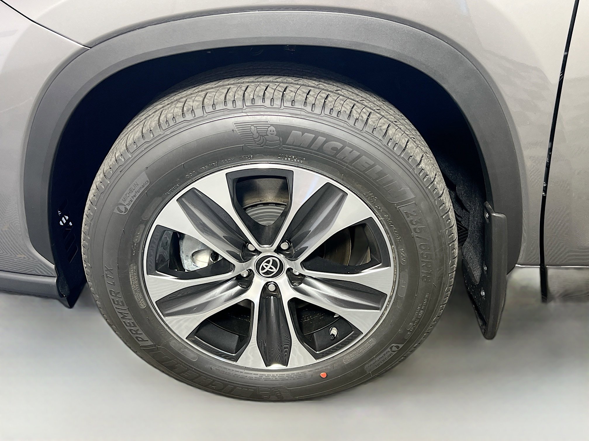 Used 2025 Toyota Highlander XLE image 13