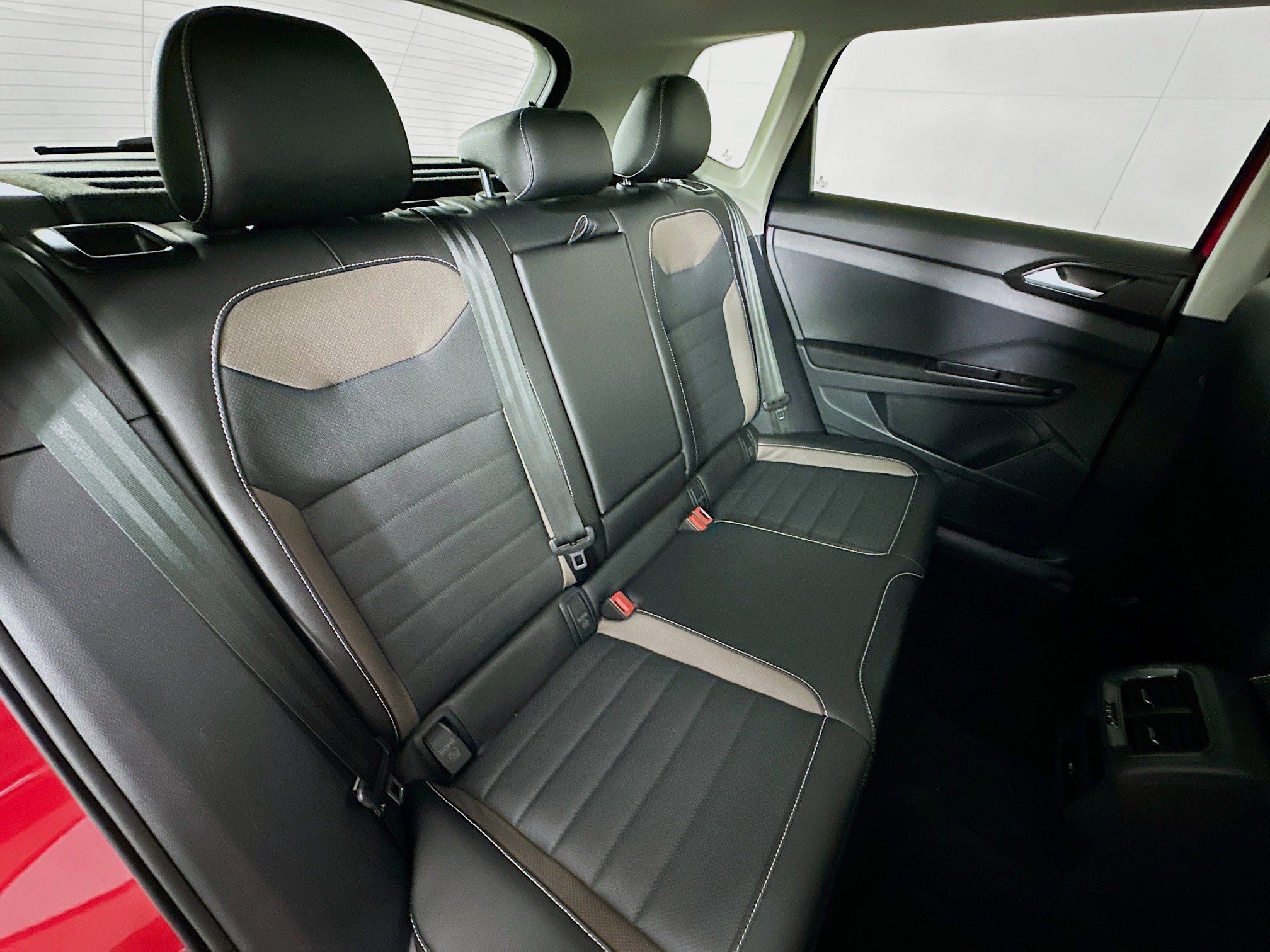 Used 2023 Volkswagen Taos SEL image 29