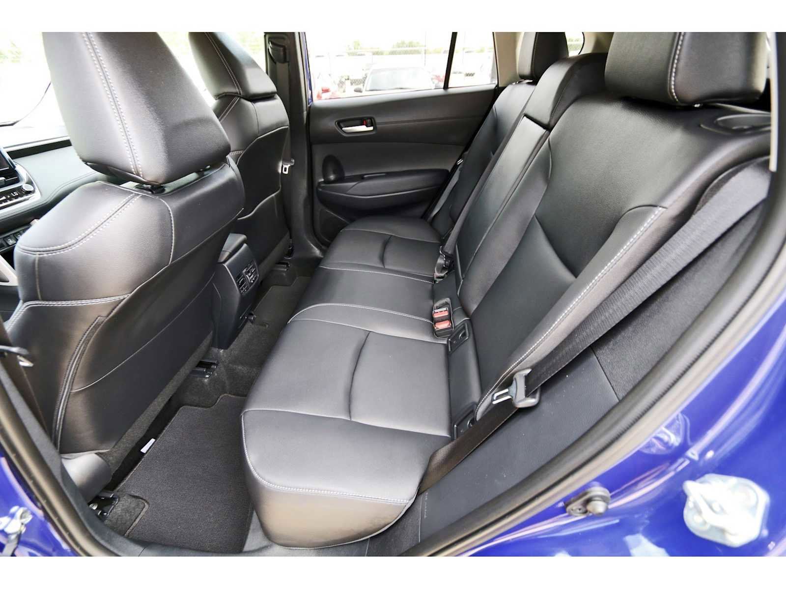 Used 2024 Toyota Corolla Cross XLE w/ Convenience Package image 12