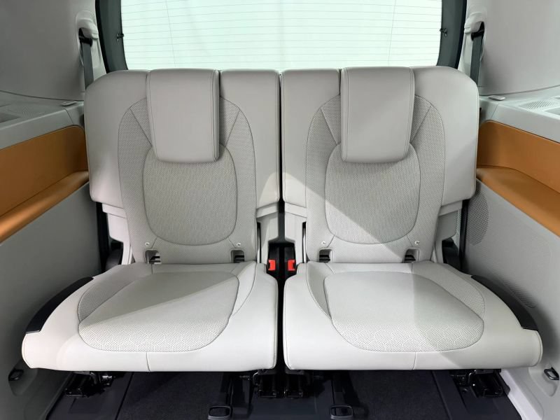 Used 2025 Volkswagen ID. Buzz 1st Edition AWD/4WD image 14