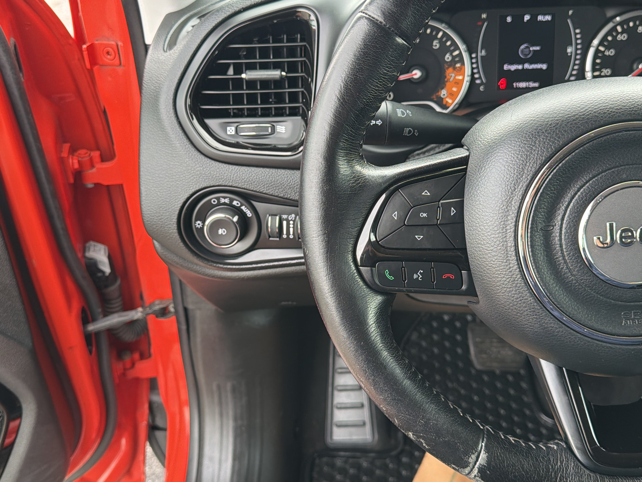 Used 2017 Jeep Renegade Altitude FWD image 27