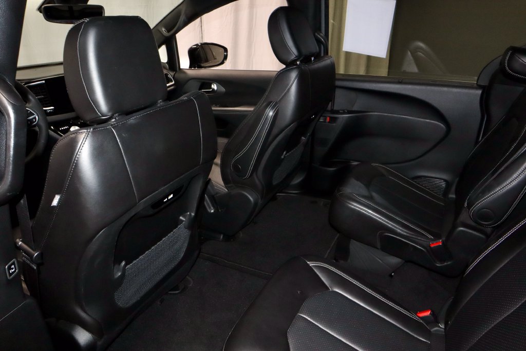 Used 2025 Chrysler Pacifica Select FWD image 22