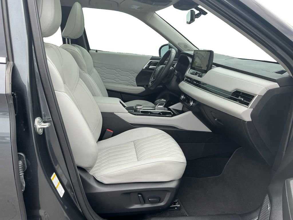 Used 2025 Mitsubishi Outlander SEL FWD image 22