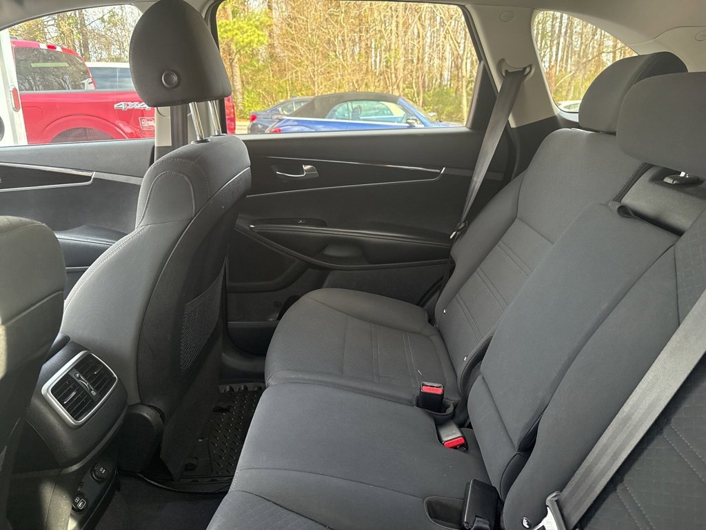 Used 2020 Kia Sorento LX image 10