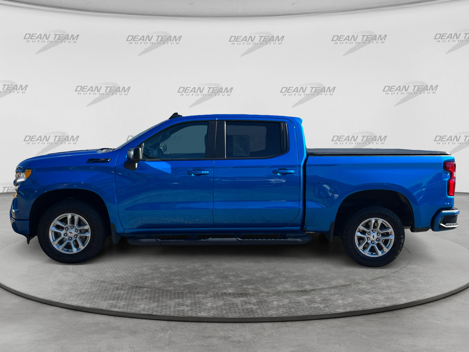 Used 2023 Chevrolet Silverado 1500 RST w/ Convenience Package II AWD/4WD image 4