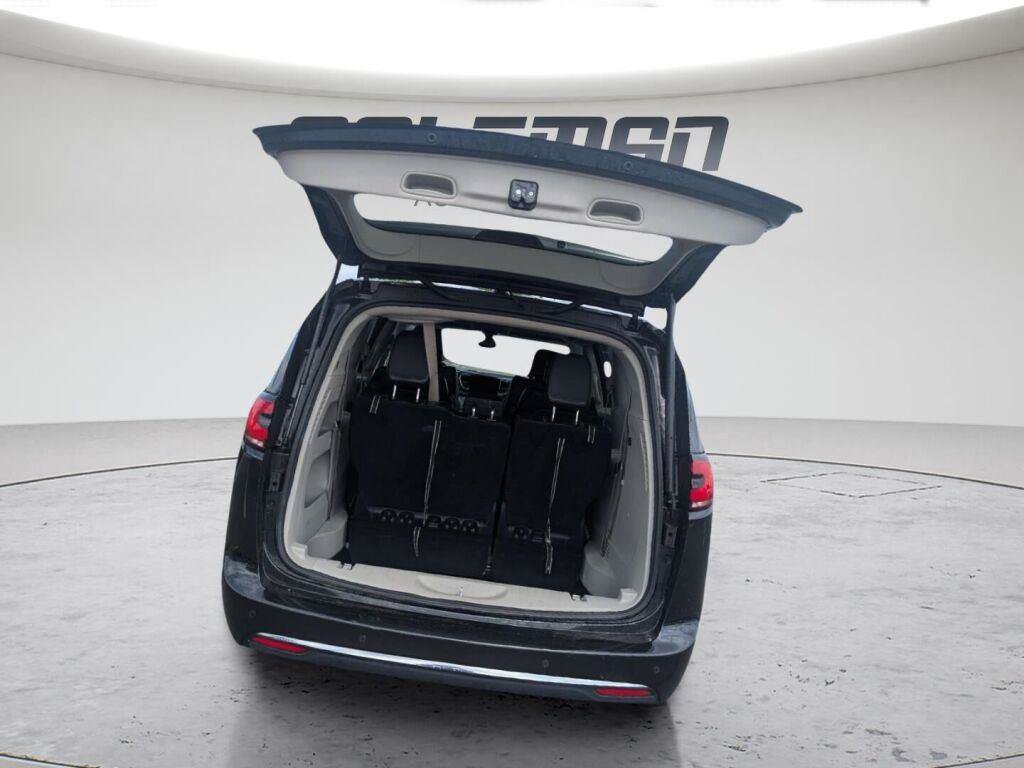Used 2023 Chrysler Pacifica Touring-L FWD image 27