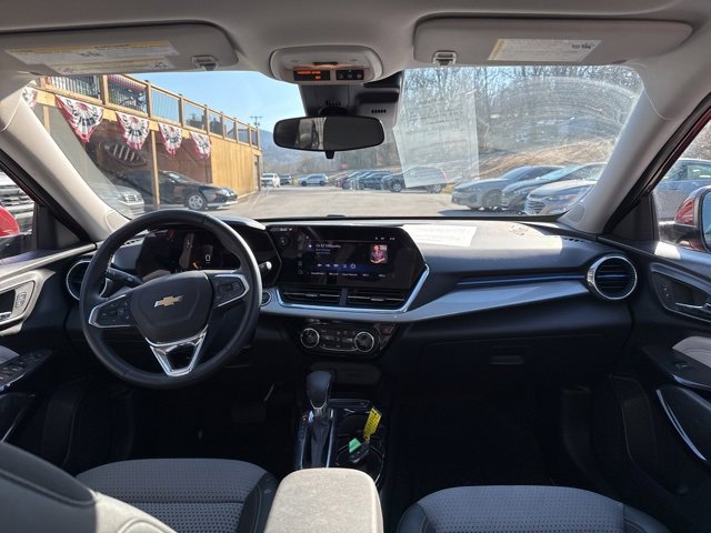 Used 2024 Chevrolet Trax LT w/ LT Convenience Package image 14