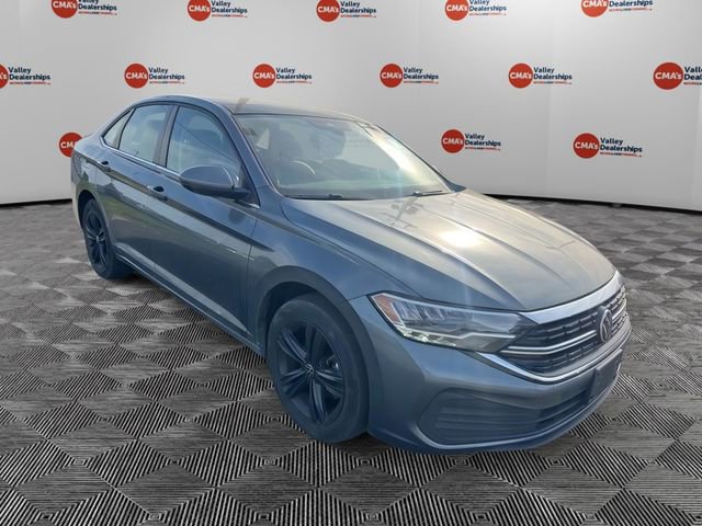 Used 2022 Volkswagen Jetta SE w/ Panoramic Sunroof Package image 6