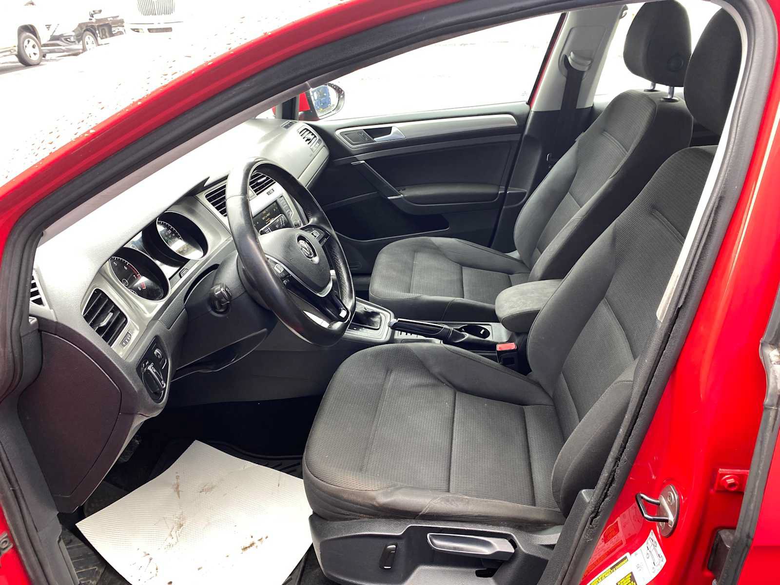 Used 2016 Volkswagen Golf S FWD image 8