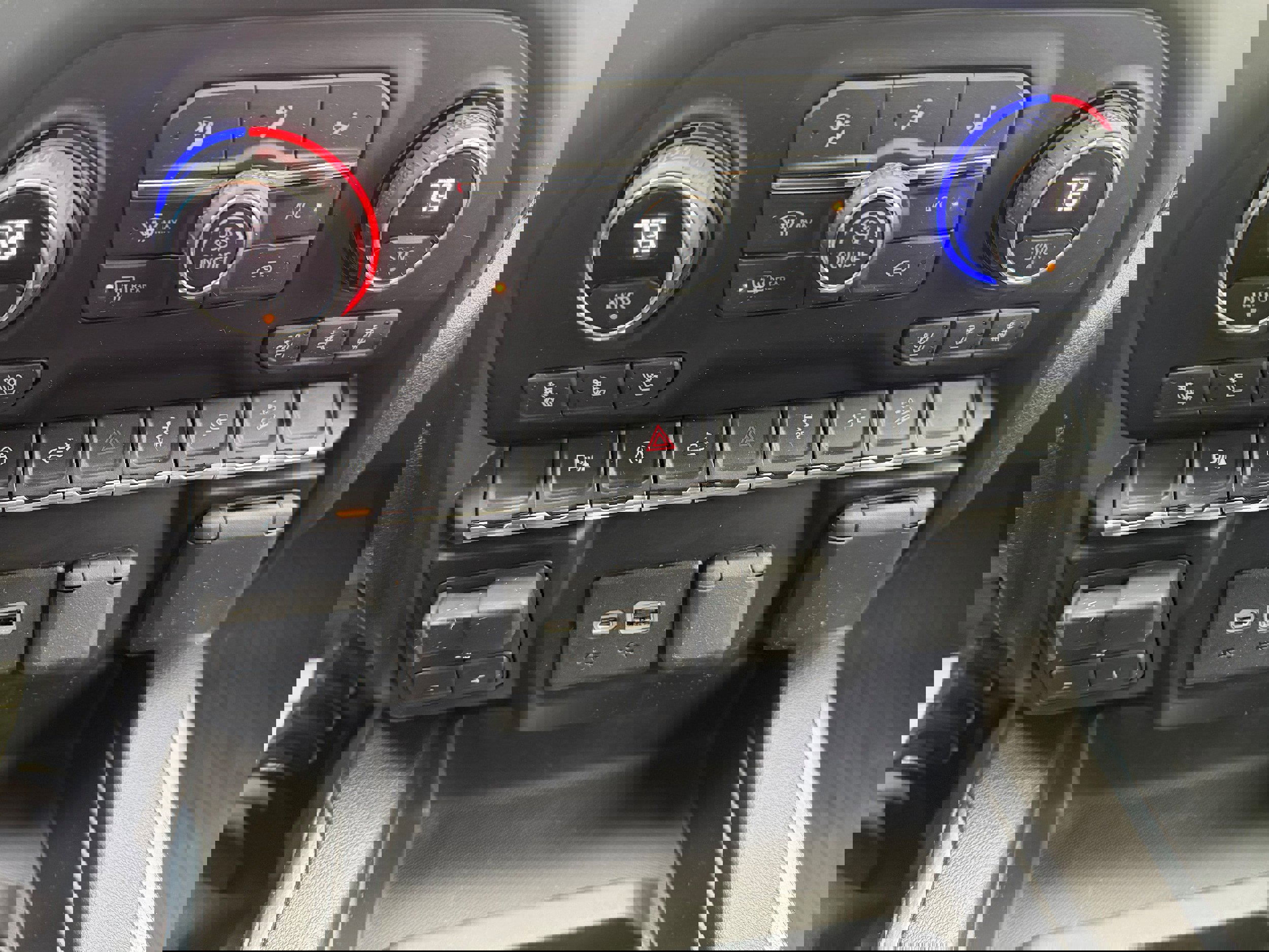 Used 2021 Chevrolet Silverado 1500 LTZ image 21