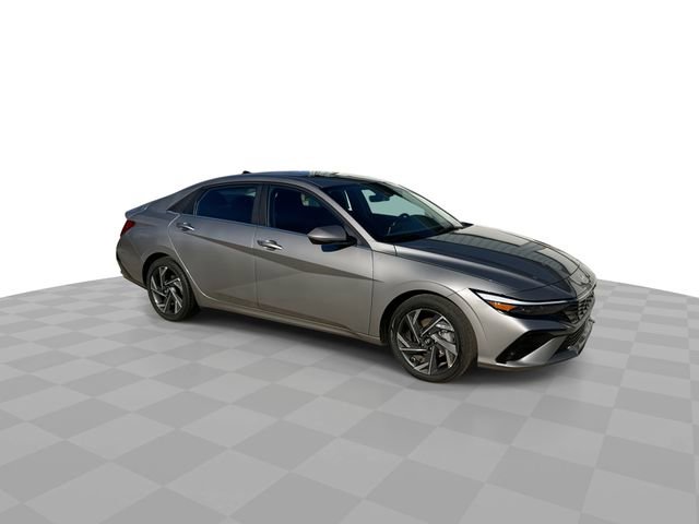 Used 2025 Hyundai Elantra SEL image 3