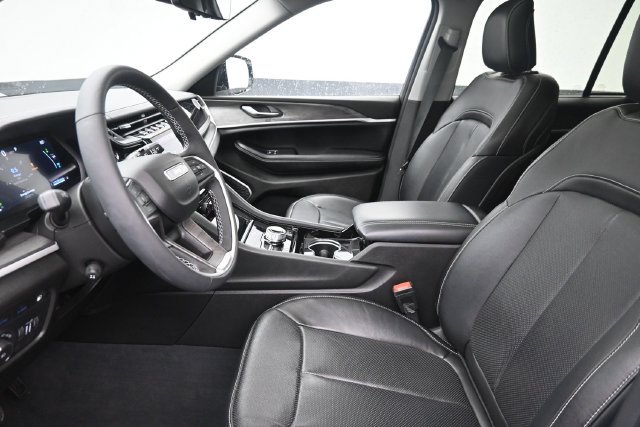 Used 2022 Jeep Grand Cherokee Limited 4xe w/ Luxury Tech Group II AWD/4WD image 17