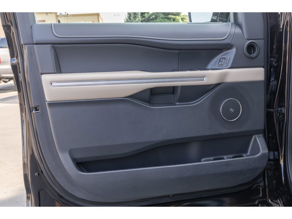 Used 2024 Ford Expedition Limited image 20