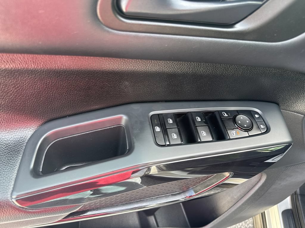 Used 2023 Nissan Pathfinder SV AWD/4WD image 22