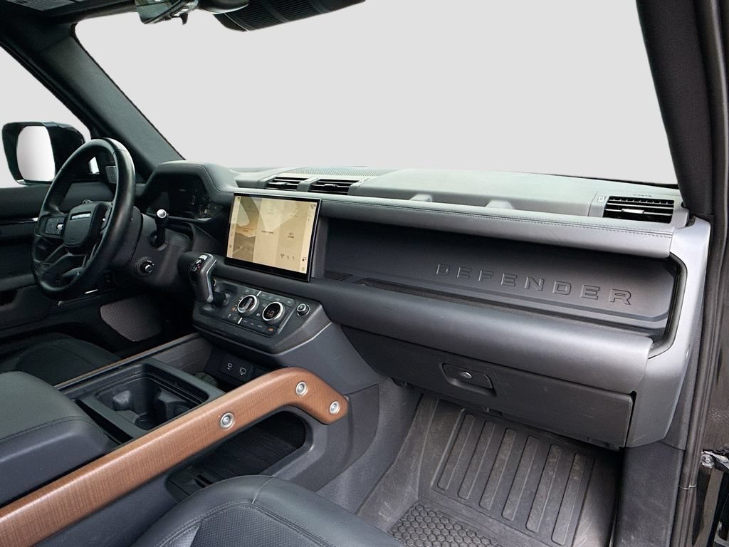 Used 2023 Land Rover Defender 130 X AWD/4WD image 32