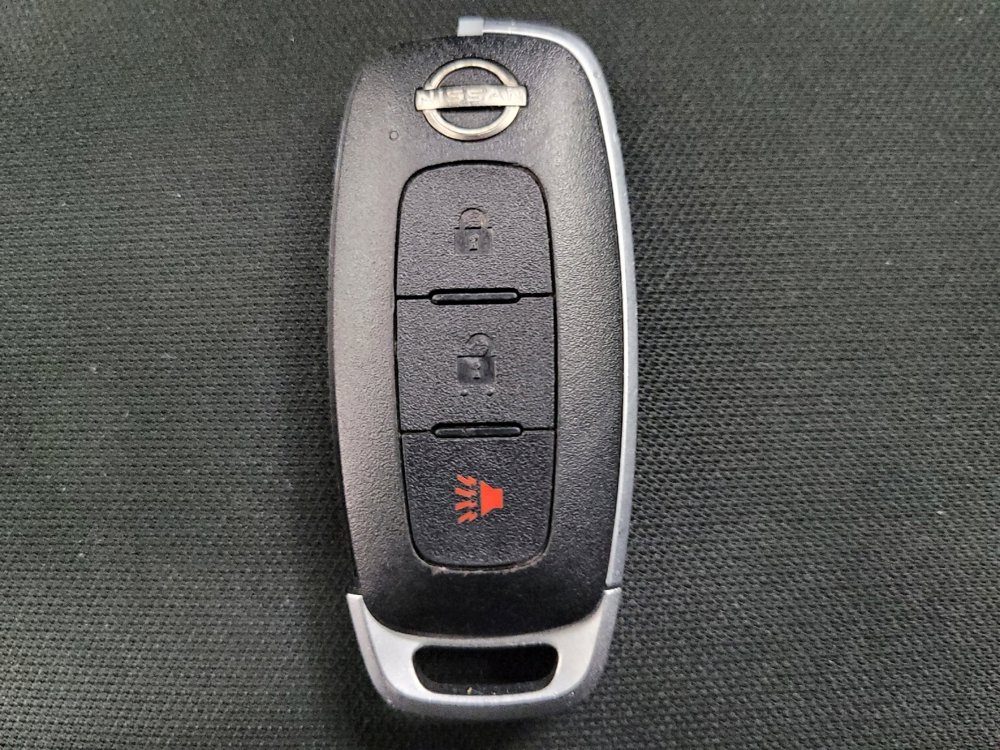 Used 2023 Nissan Rogue S image 32