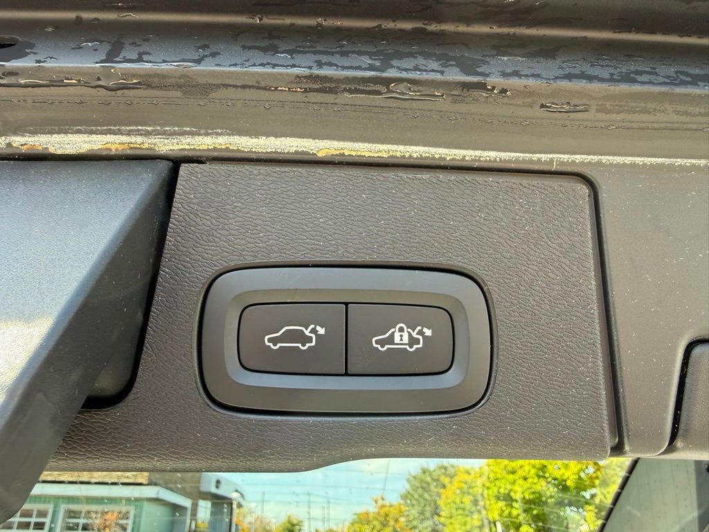 Used 2023 Volvo XC60 B5 Plus image 20