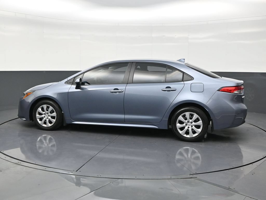Used 2025 Toyota Corolla LE FWD image 2