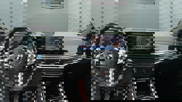 Used 2025 BMW X6 xDrive40i w/ Climate Comfort Package image 21