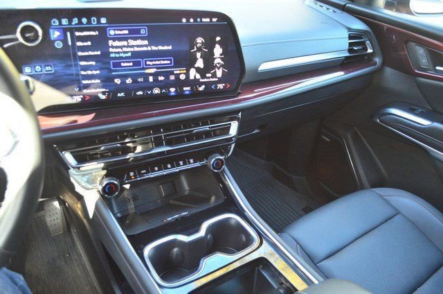 Used 2024 Chevrolet Traverse Z71 w/ Enhanced Driving Package image 24