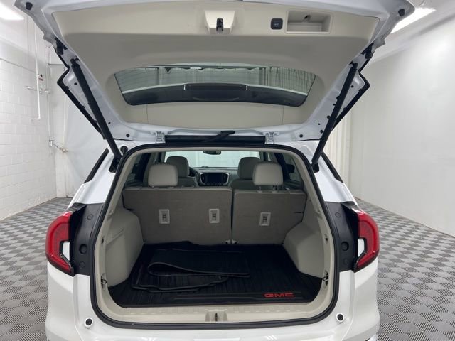 Used 2024 GMC Terrain Denali w/ Denali Premium Package image 8