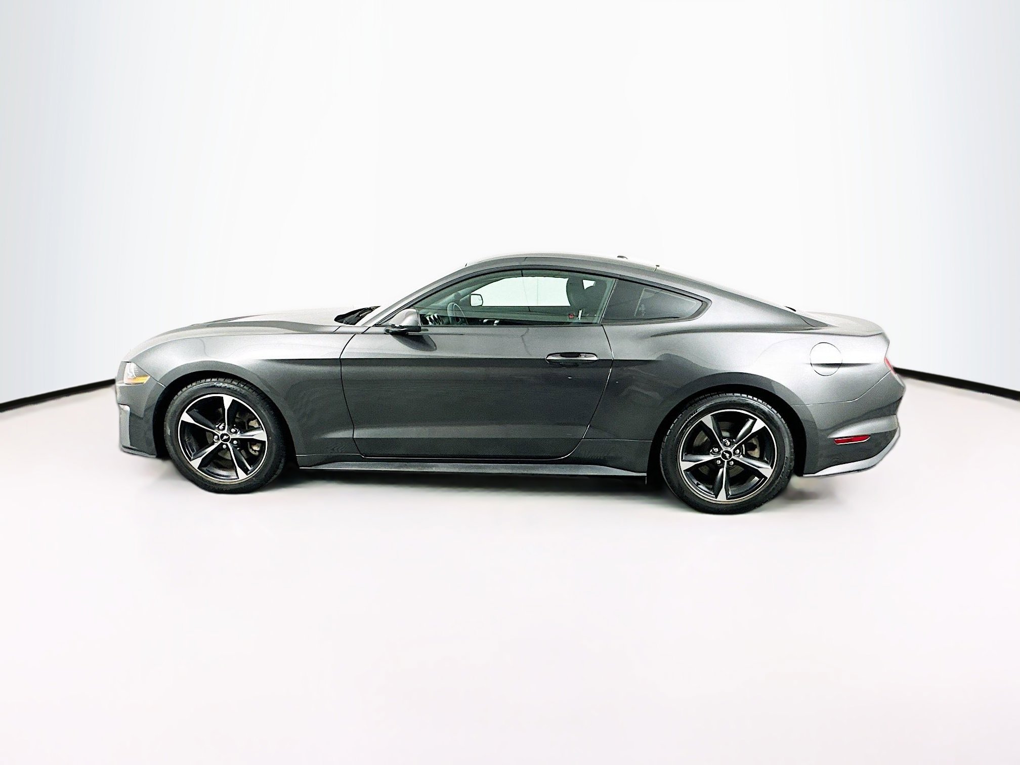Used 2019 Ford Mustang Coupe RWD image 4