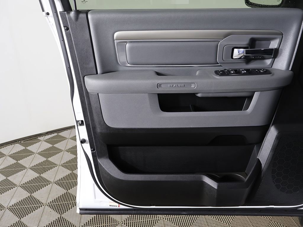 Used 2019 RAM 1500 Classic Warlock image 16