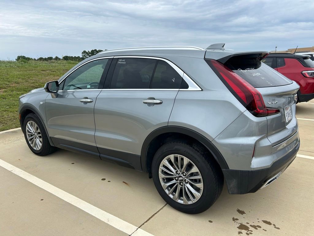 Used 2024 Cadillac XT4 Premium Luxury FWD image 9