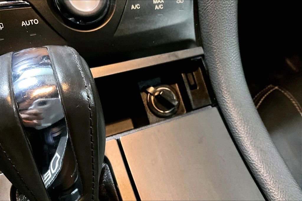 Used 2013 Ford Taurus SEL image 23