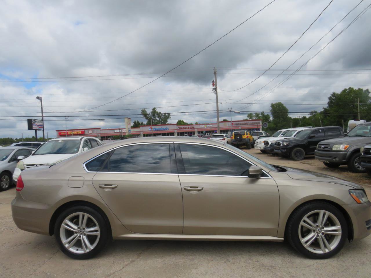 Used 2015 Volkswagen Passat TDI SE FWD image 4
