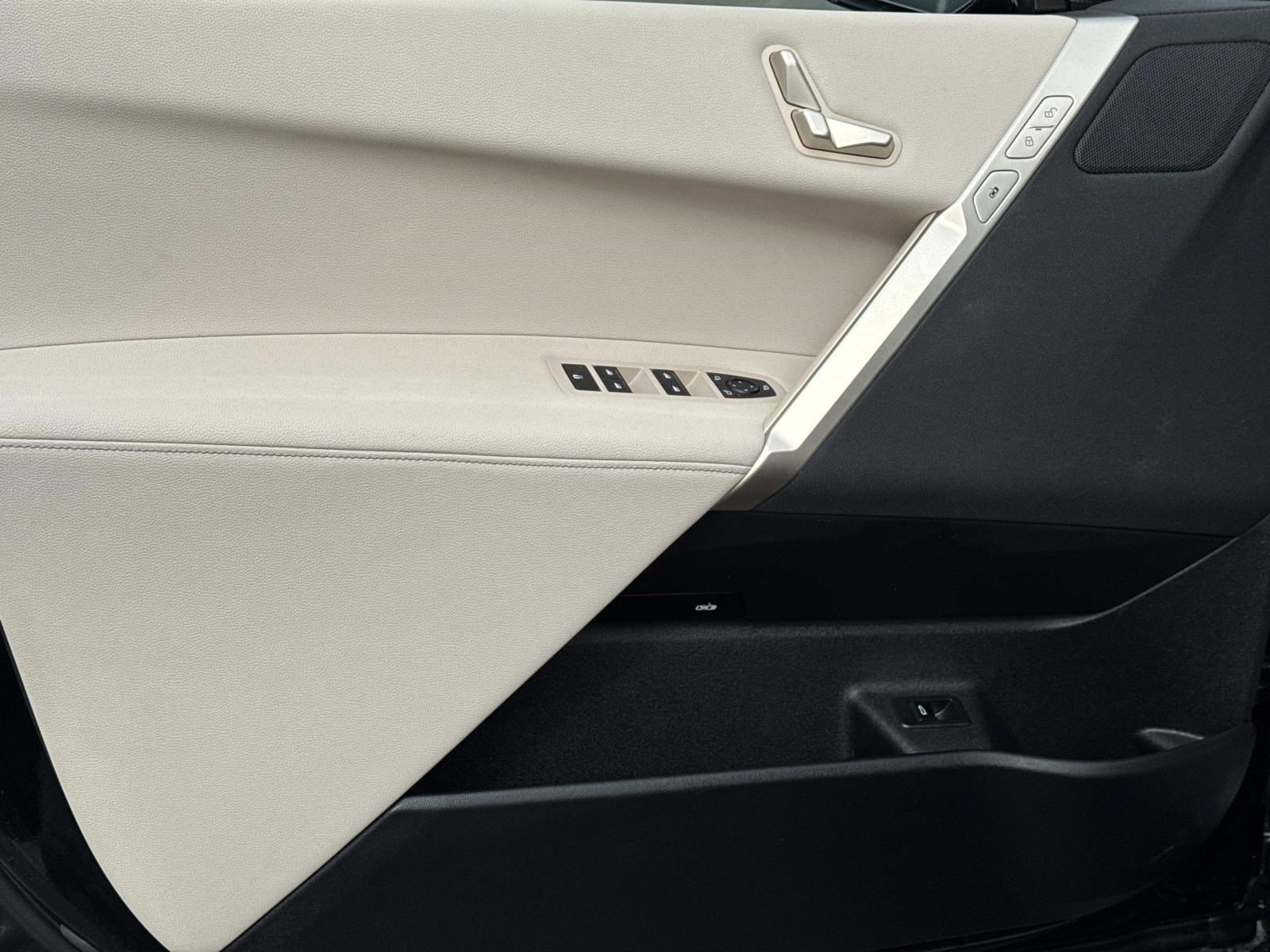 Certified 2023 BMW iX xDrive50 w/ BMW I Signature Blue Package image 16