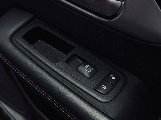 Used 2025 Chrysler Pacifica Limited FWD image 19