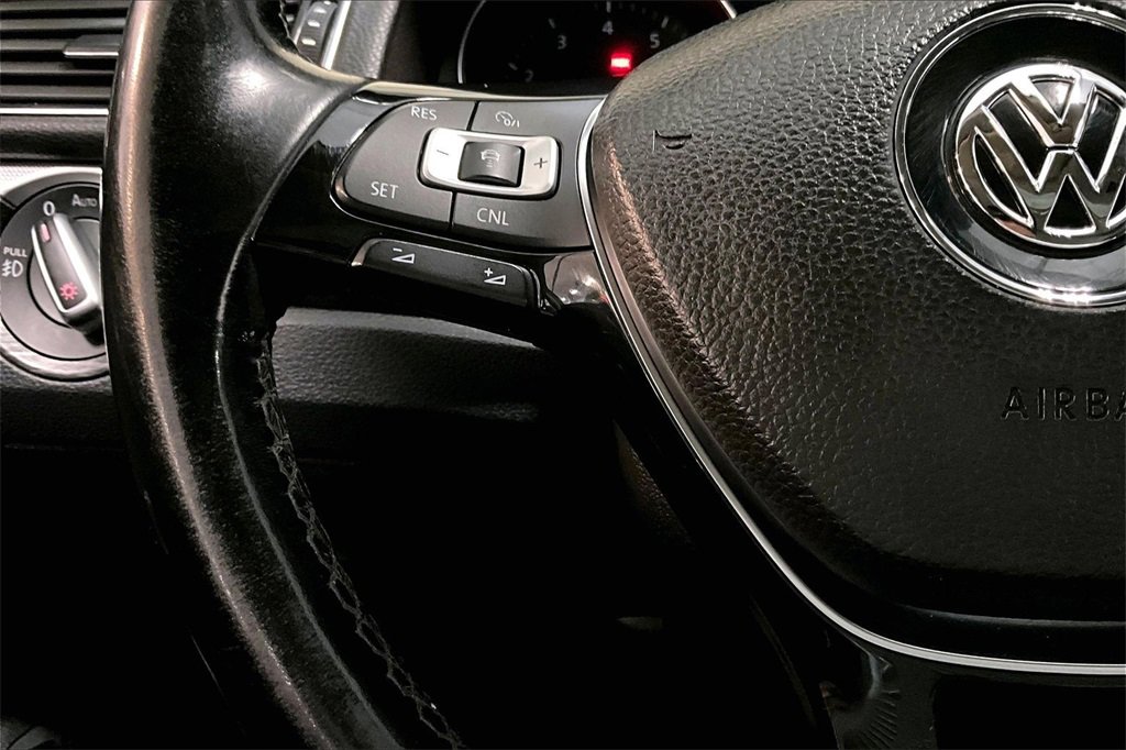 Used 2018 Volkswagen Passat 2.0T SE image 20
