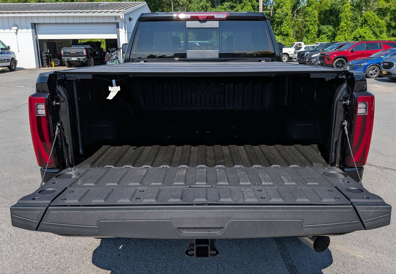 New 2026 GMC Sierra 2500 Denali Ultimate w/ LPO, Black Badging Package AWD/4WD image 10