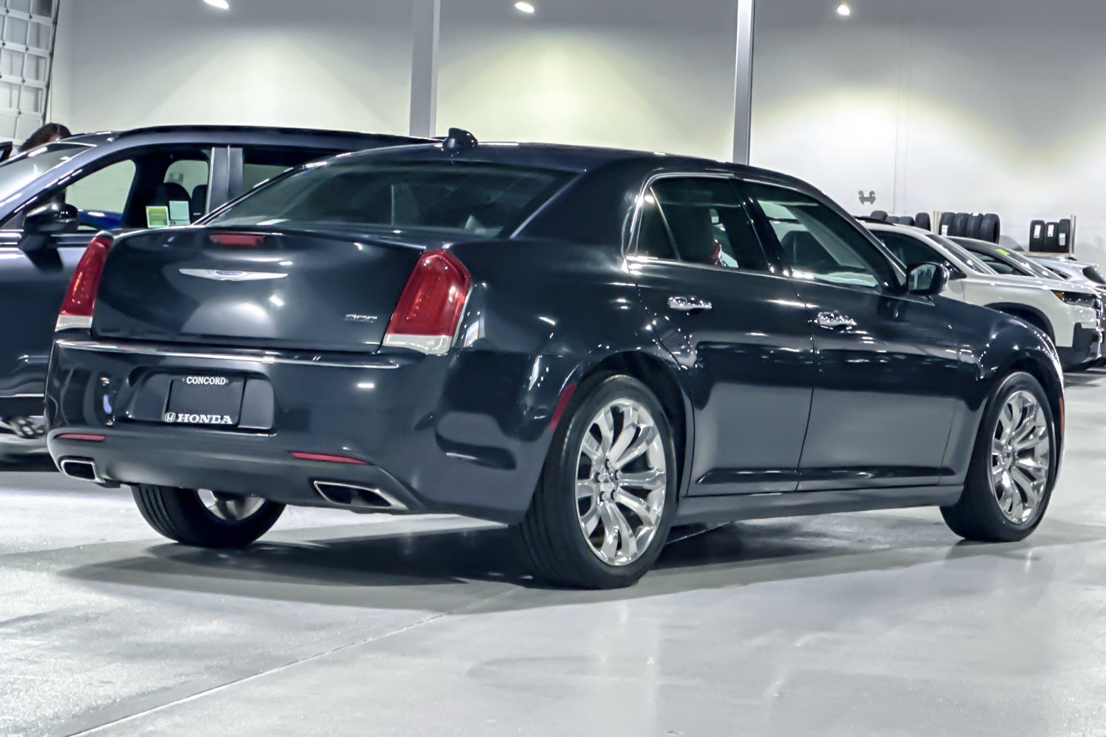 Used 2018 Chrysler 300 Limited w/ Safetytec Plus Group RWD image 8