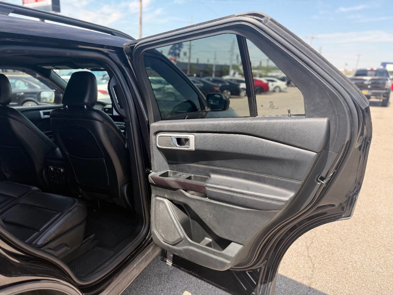 Used 2020 Ford Explorer XLT w/ Equipment Group 202A AWD/4WD image 47