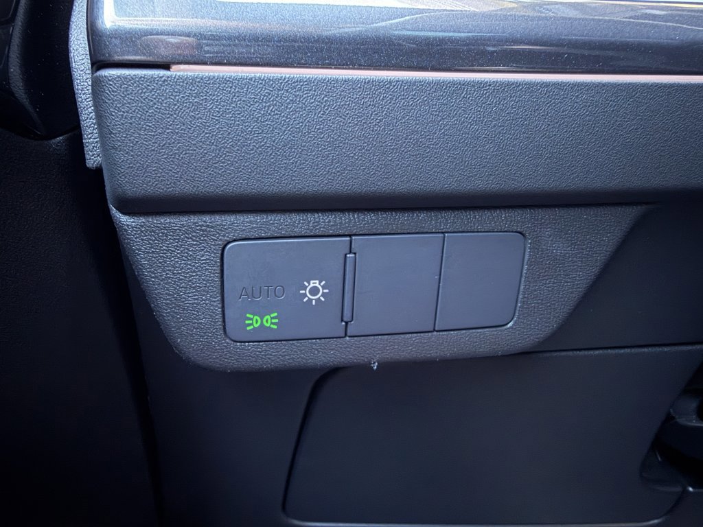 Used 2024 Audi Q4 e-tron Premium w/ Convenience Package image 25