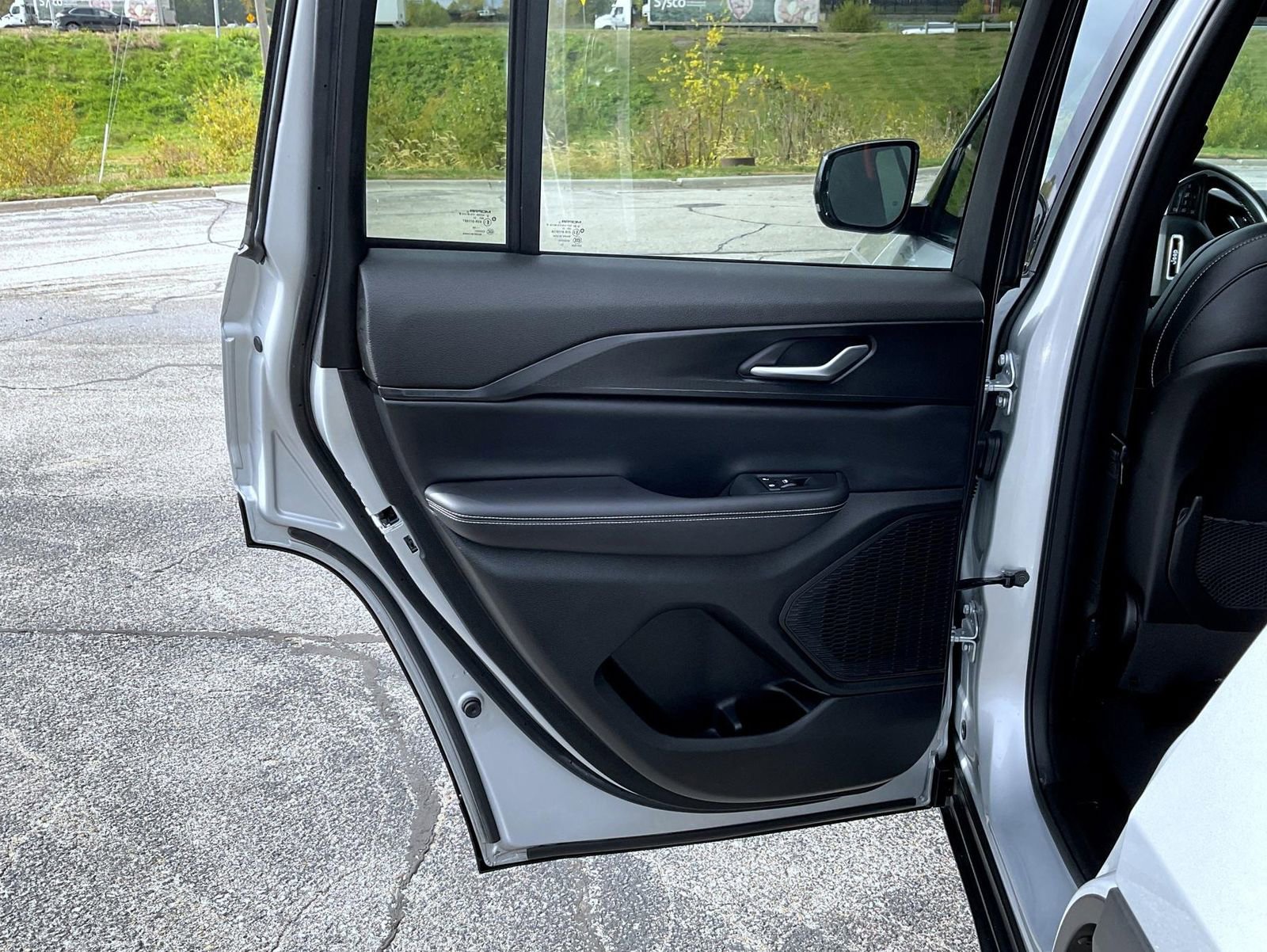 Used 2024 Jeep Grand Cherokee Altitude image 20