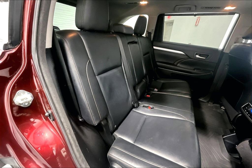 Used 2015 Toyota Highlander XLE image 37