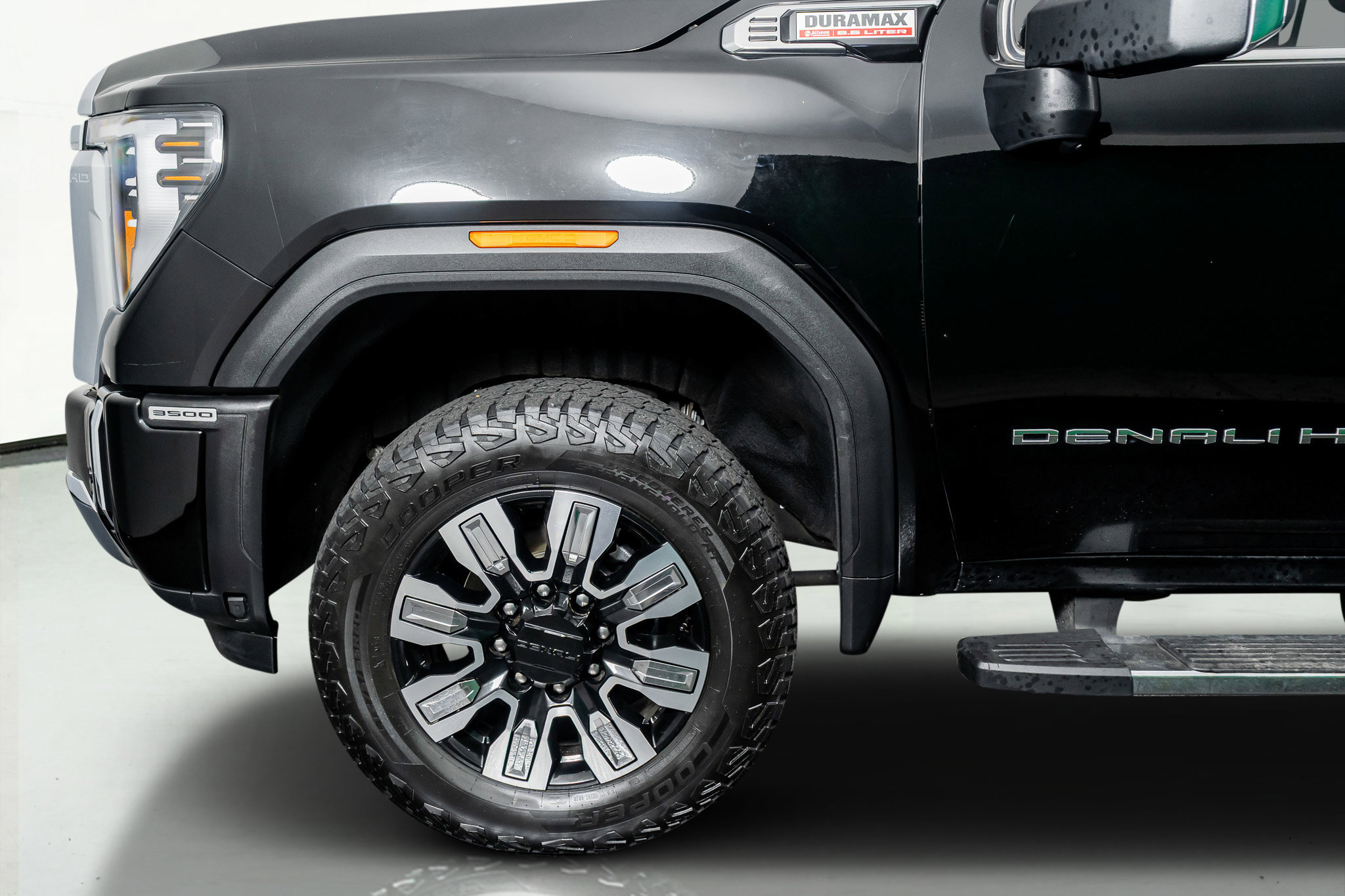 Used 2025 GMC Sierra 3500 Denali w/ Denali Reserve Package image 18