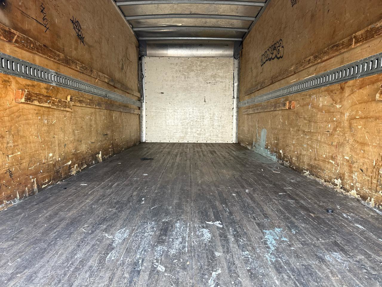 Used 2018 Isuzu NPR RWD image 17