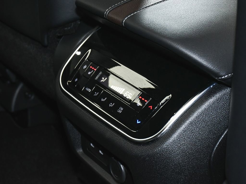 Used 2025 Nissan Armada Platinum Reserve AWD/4WD image 53