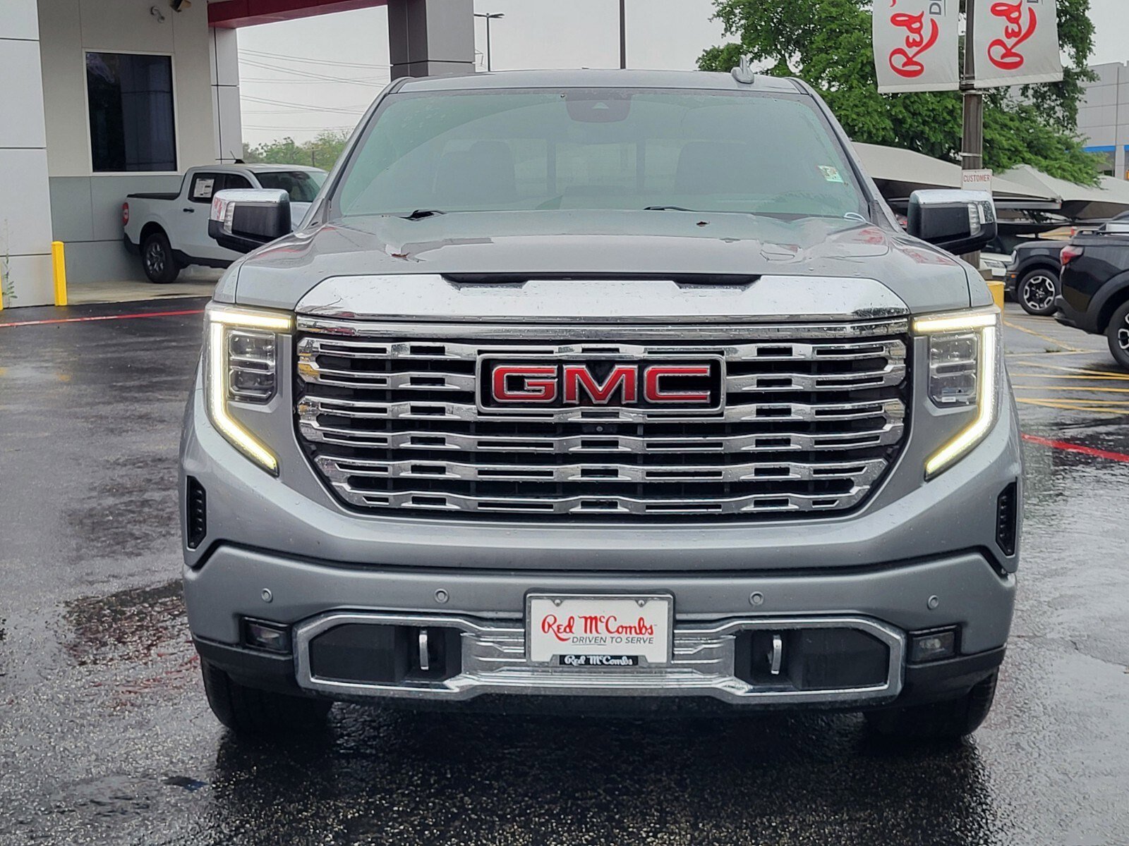 Used 2023 GMC Sierra 1500 Denali w/ Technology Package AWD/4WD image 9
