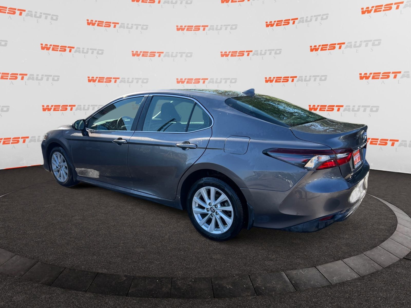 Used 2023 Toyota Camry LE image 3